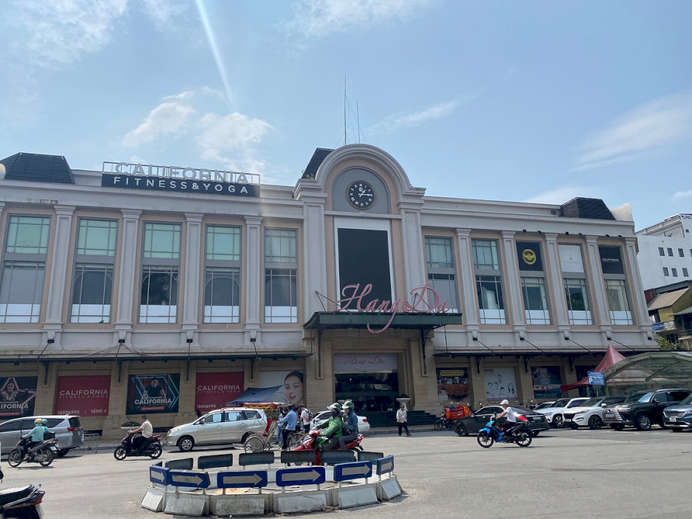 Hang Da Market in Hanoi 